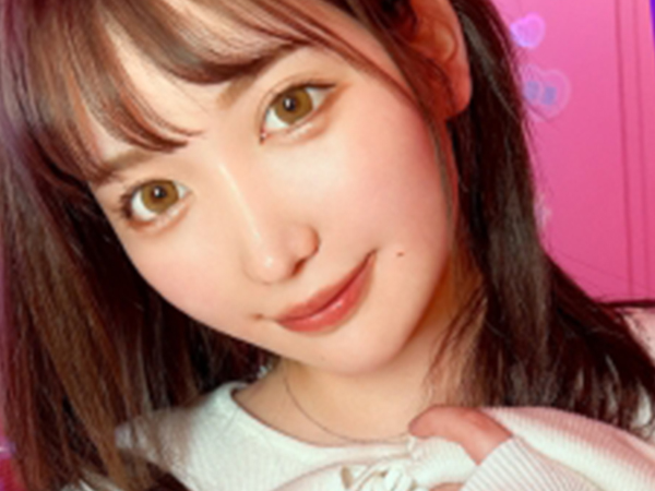 【巨乳美女とヤリ部屋】Hカップ美巨乳お姉さんをホテルに連れ込み、パイパンま○こをグチョグチョ手マン！敏感ボディが潮吹き大噴射でイキまくる！♡