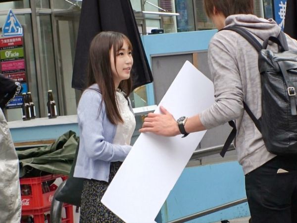 【ピュア美少女ナンパ】『写真撮るだけって言ったのに…』SNS映えに憧れるウブな子を口説き落とし、初々しいフェラチオからキツマンセックス！慣れない手つきが逆にそそる！大人チンポで開発されちゃう！