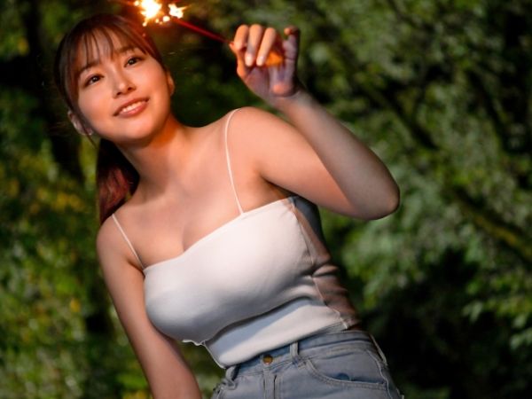 【田舎で出会った禁断の恋】『東京帰りたくないかも…』巨乳女子が田舎で出会ったワイルドな男とひと夏の危険な同棲生活！見知らぬ土地で燃え上がる情熱と、止まらないエッチな日々♡