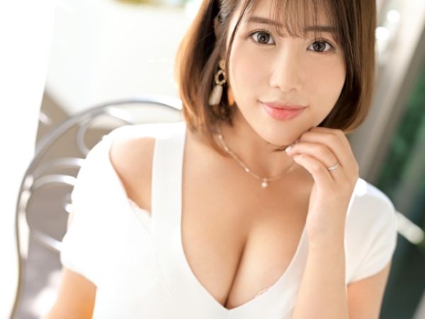 【人妻エステ講師の淫らな本性】『もっと奥まで…』色気ムンムンの美人講師がデカチンに夢中！エステの技術で男をメロメロにし、猛烈ファックで本能むき出し！精子大好きなメス顔でイキ乱れ、淫乱モード全開のセックスに興奮必至！♡