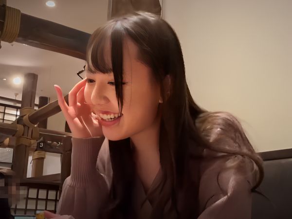 【ちっぱい美少女と変態デート】『もっと激しくして…』手首を拘束されたロリっ娘が正常位＆バックでパンパンされちゃう！興奮MAXのチンポ堕ちセックスにメロメロ♡