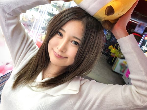 【寝起き生ハメ】『えっ、これって…』23歳の素人美少女がまさかのハメ撮りAVデビュー！寝ぼけ眼で生チ○ポを挿入され、気づいたら中出しセックスで絶頂連発！ウブな反応がエロかわいい♡