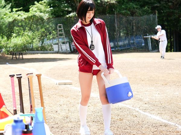 【巨乳マネージャーの危険なご奉仕】『みんなの疲れ、私が癒す…』Fカップ美乳の野球部マネージャーが部員たちに囲まれ、ねっとりフェラでご奉仕! 性処理道具と化す乱交プレイで、マネージャーの淫らな本性が爆発!