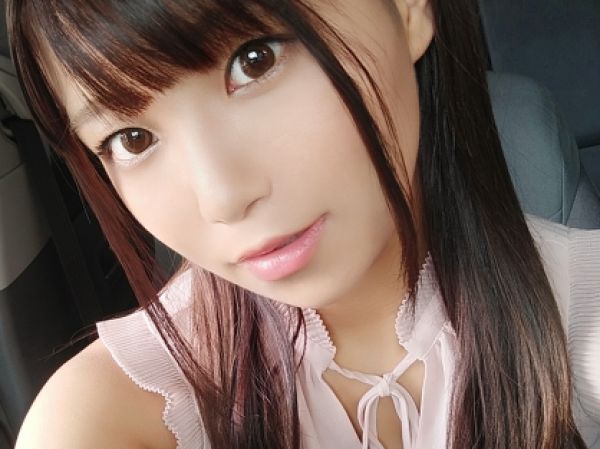 【車内で乱れる淫乱美女】『車内でイっちゃう…』地下駐車場でオナニーに没頭する痴女が、男の車に乱入！欲望のままにカーセックス開始！互いの体を貪り合い、車内が熱気で包まれる！