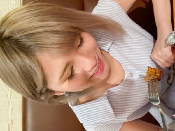 【金髪ギャルの危険な遊び】『もっと奥まで…！』貧乳ちっぱいボディがおじさんの激ピストンに揺れる！華奢なカラダにたっぷり膣奥射精でイキまくる！♡