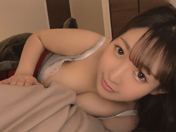 【夜這い痴女たちの誘惑】『今夜は私たちが癒してあげる…』巨乳でセクシーな美女たちが、悶々とした夜に隣で寝てるフリして、優しくもエッチな手つきでチンコをヌきまくる！♡