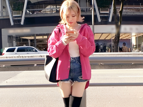 【金髪ギャルの生ハメ中出し】『マジで気持ちいい！』セックス大好きな令和ギャルを大人チンポでガンガン突く！金髪ビッチがイキまくり、エロかわボイスで喘ぎまくる！もう止まらない快楽の嵐に飲み込まれる！♡