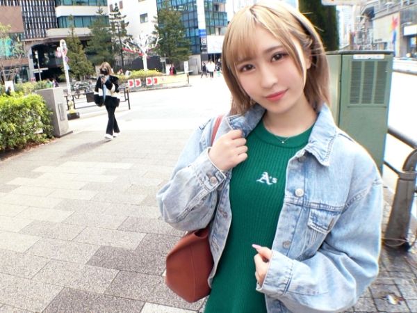 【金髪ギャル美容師の裏バイト】色白スレンダーな彼女が、仰向けチンポにじゅぽじゅぽフェラご奉仕！口内射精で精子をゴックンしちゃうエロすぎる裏技♡美容師の意外なエロテクに驚愕！