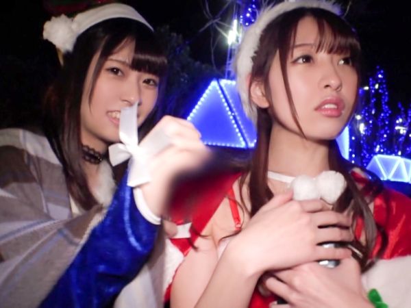 【クリスマスナンパ大成功】サンタコス美女2人組をゲット！お酒でほろ酔い気分、キスでエロモード全開！手マンでおしっこ漏らしちゃう敏感ボディに興奮MAX！！