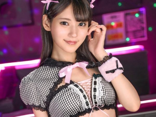 【本番NGのピンサロで誘惑されちゃった！】ちっぱい美少女がコスプレ姿で挿入おねだり♡抗えない魅力に負けて、パイパンマンコを激しく突きまくる！制服の下はエッチな下着で、本番禁止なんて関係ない！