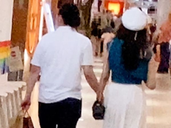 【若妻の危険な遊び】『旦那さん、ごめんなさい…』デート中に浮気SEXに夢中！電話越しの旦那にバレないよう、マンコを激しく突かれイキまくるスリル満点の裏切り行為！！♡